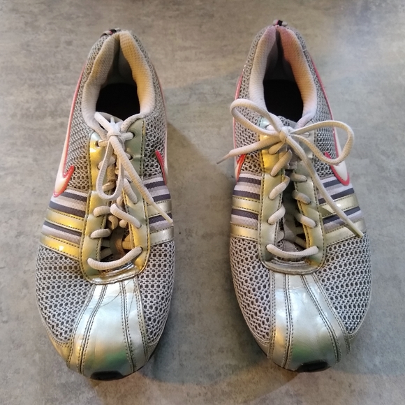 Nike - Picture 3 of 5